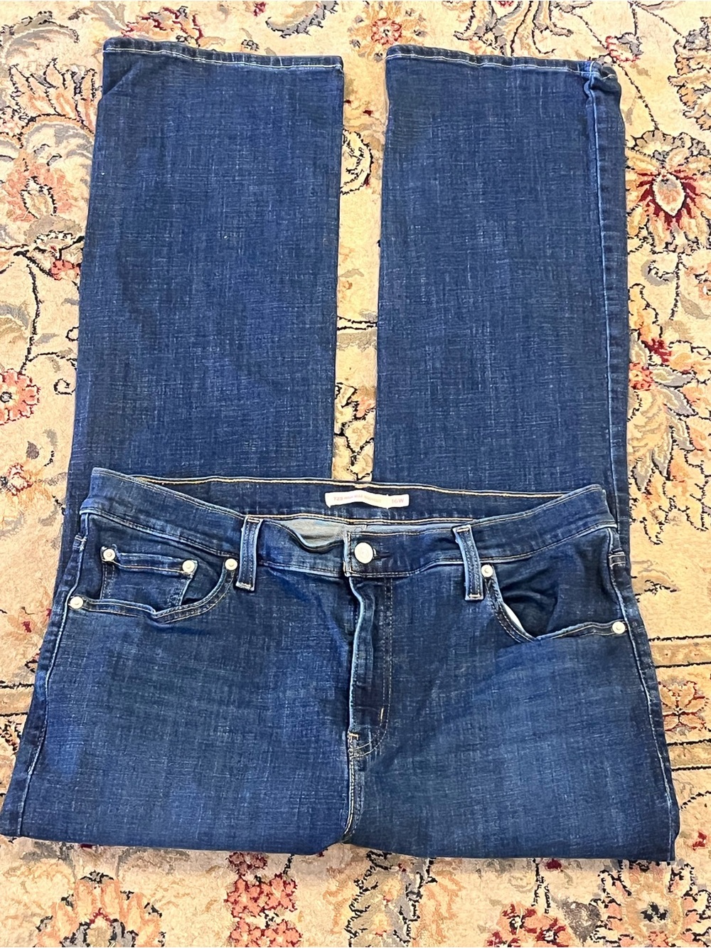 Ladies size 16W- Levi 725 high rise boot cut- like new